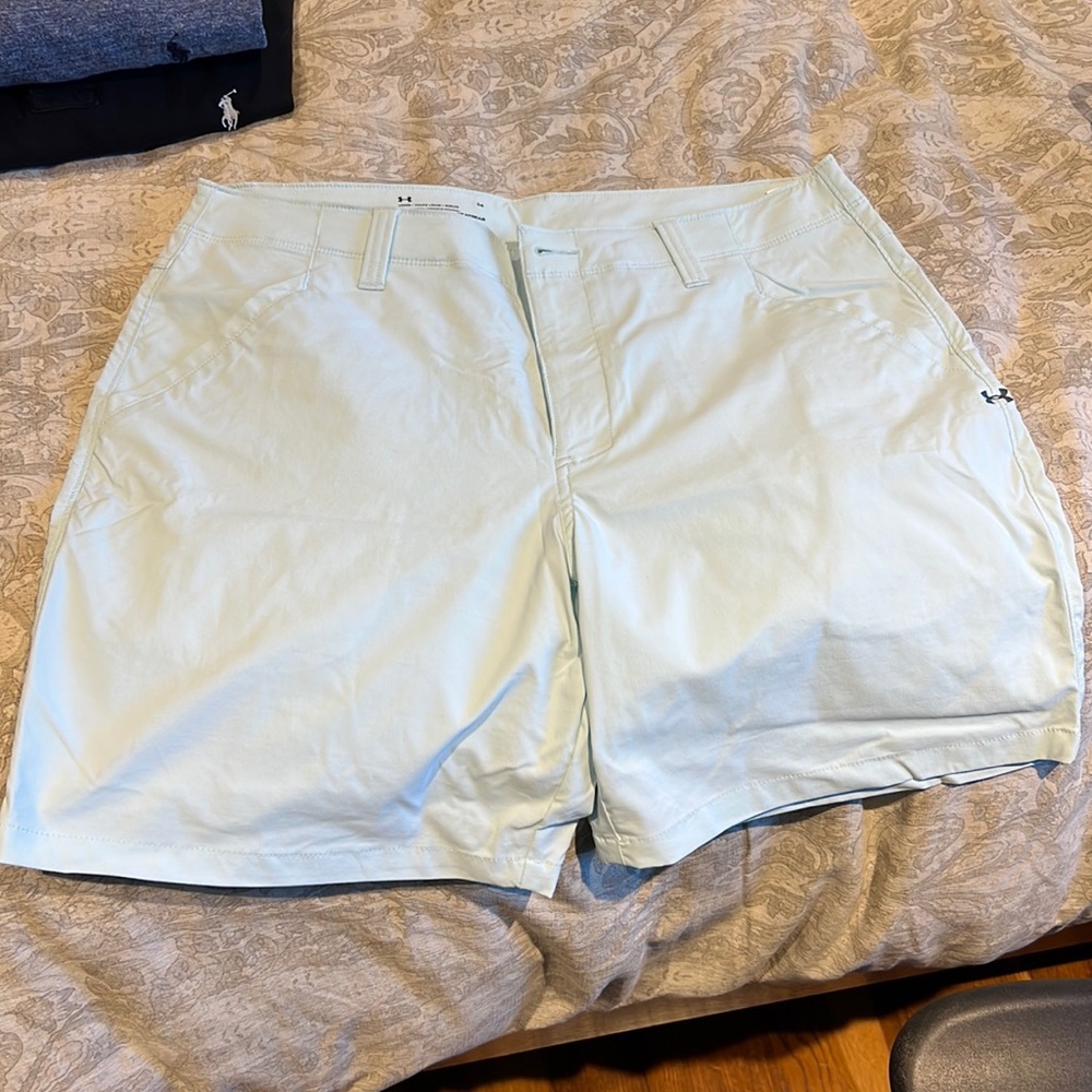 Men's UA Light Weight Shorts - Barely Worn!